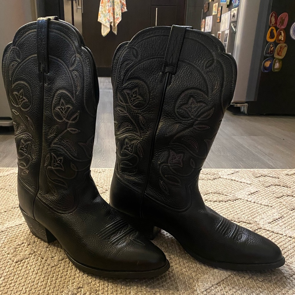 Ariat Black Heritage R Toe black cowboy boots